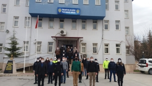DİNAR İLÇE EMNİYET MÜDÜRLÜĞÜN'DE İSTİKLAL MARŞI OKUNDU