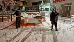 Dinar İlçemizde Kar Küreme ve Tuzlama Çalışmaları Yapıldı