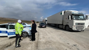 KAYMAKAM KAPANKAYA YOL KONTROL NOKTASINDA DENETLEMELERDE BULUNDU