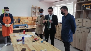 KAYMAKAM SN SAKARYA AHŞAP OYUNCAK ATÖLYESİNDE İNCELEMELERDE BULUNDU