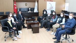 Başkan Sarı’dan 23 Nisan Yarışmalarında Dereceye Giren Öğrencilere Ödül
