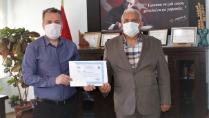EMEKLİ OLAN ORTAOKUL MÜDÜRÜMÜZÜ BAŞARI BELGESİ İLE UĞURLADIK