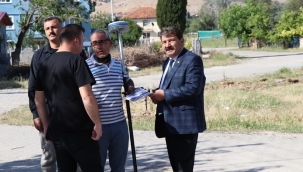 Başkan Sarı, “Cumhuriyet Mahallemize çocuk oyun parkı kazandıracağız”