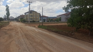 Hürriyet Mahallemizde alt yapı çalışmaları tamamlanan sokakta yol düzenleme çalışmaları yapılıyor