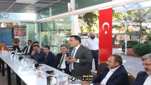Dinar'da Resmi Bayramlaşma Merasimi Düzenlendi