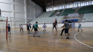Kurumlar Arası Voleybol Turnuvası Başladı
