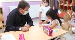 Başkan Sarı “Geleceğimizin teminatı çocuklarımız ile bir aradayız”