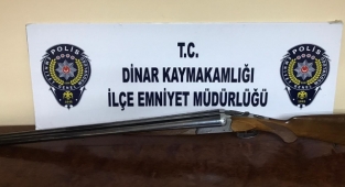 DURDURULAN ARAÇTA TÜFEK ELE GEÇİRİLDİ