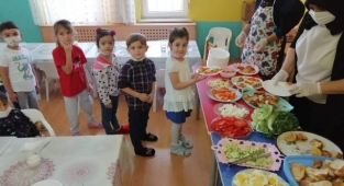 Minikler Kahvaltıda Tanıştılar