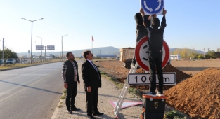 Belediyemizden IYAŞ Kavşağına Işıklı Uyarı levhası