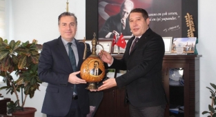 Başkan Veysel Topçu Kaymakam Kapankaya'yı Ziyaret Etti