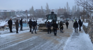 Belediyemizden kar tuzlama çalışması seferberliği