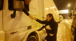 Belediyemizden yolda kalan vatandaşlara çorba ikramı