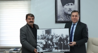 Başkan Sarı’dan 12 Mart için Anlamlı Hediye