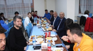 Başkan Sarı, Üniversiteli Öğrencilerimiz ile iftar programında bir araya geldi