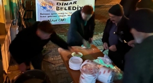 Belediyemiz tarafından teravih namazı sonrası helva ikramı gerçekleştiriliyor