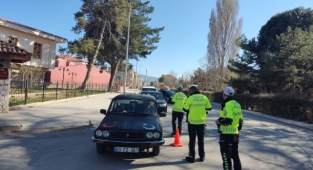 Dinar'da Trafik Denetimi: 18 bin 238 TL para cezası kesildi
