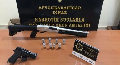 Durdurulan otomobilden uyuşturucu ve silah çıktı: 3 gözaltı