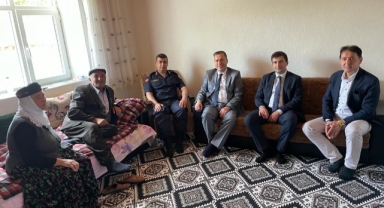 KAYMAKAMIMIZ’DAN ŞEHİT BABASINA GEÇMİŞ OLSUN ZİYARETİ