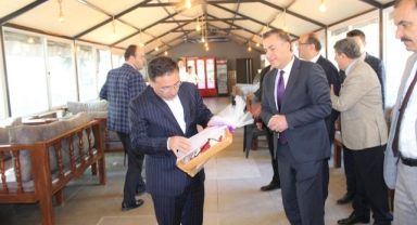 Vali Gökmen Çiçek'e veda programı düzenlendi