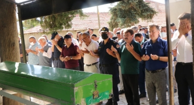 Belediye Başkanımız Nihat Sarı, Şehidimizin anneannesinin cenaze namazına katıldı