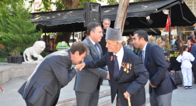 Belediye Başkanımız Nihat Sarı, ilçemizde 30 Ağustos Zaferimizin coşkusunu yaşıyoruz