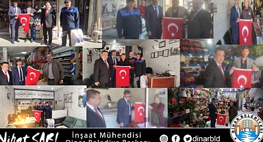 29 Ekim'de esnaflarımıza Şanlı Türk bayrağımızı takdim ettik