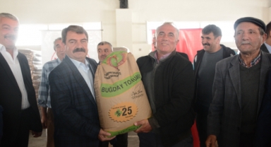 Belediye Başkanımız Nihat Sarı, “Çiftçilerimize tohumları bereketli olsun”
