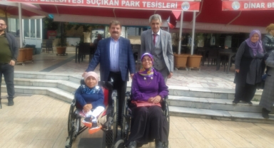 Belediye Başkanımız Nihat Sarı, Sakatlar Derneği Afyon Şubesi heyetini ağırladı