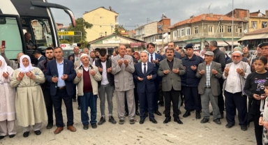 DİNAR KAYMAKAMI KEMAL DURU UMRECİLERİ UĞURLAMA PROGRAMINA KATILDI