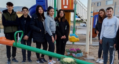 Çocuk Oyun Parklarımızı renklendirmeye devam ediyoruz