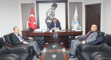 Vakıflar Bölge Müdürü Şentürk, Ulu camide başlayacak restorasyon çalışması için Belediye Başkanımız Nihat Sarı ile görüştü