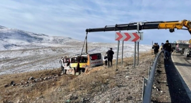 Dinar Çay Yolunda Otobüs Devrildi: 8 Ölü 33 Yaralı