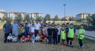 Futbol Yaz Okulu Kursumuzda sporcularımız ile bir aradayız