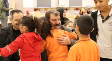 Başkanımız Nihat Sarı '' Ara Tatil Etkinliğimizin hediyelerini takdim ettik''