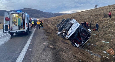 Çölovası'nda Yolcu Otobüsü Devrildi: 2 Ölü, 21 Yaralı
