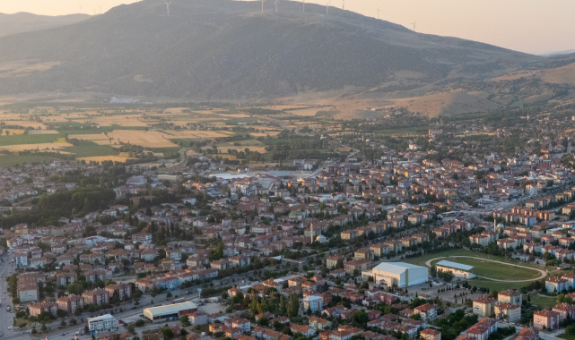 DİNAR’DA GECE EKSİ, GÜNDÜZ 11 DERECE